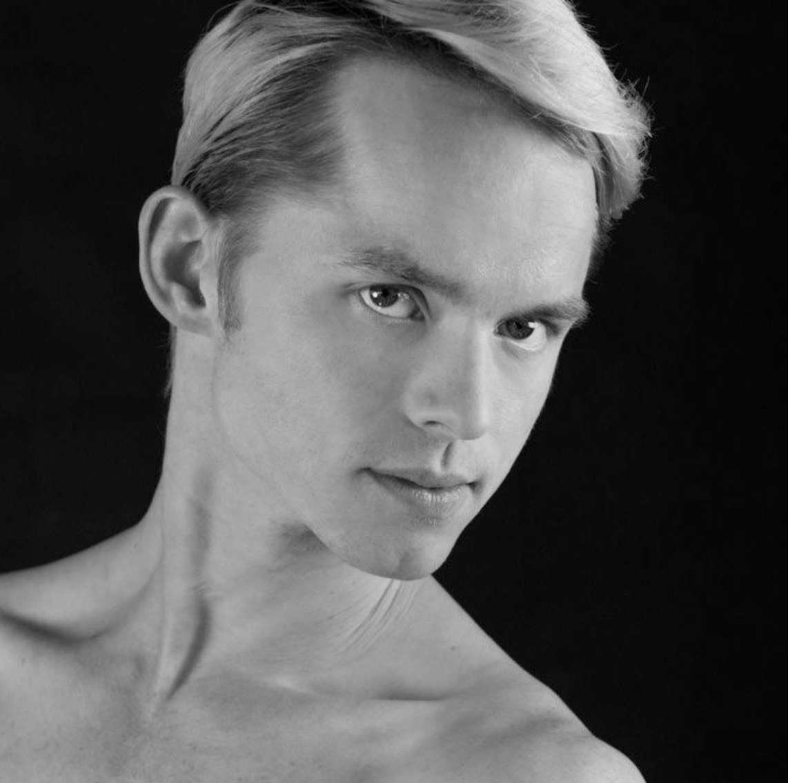 Black & white portrait of ODC/Dance Company dancer Christian Squires